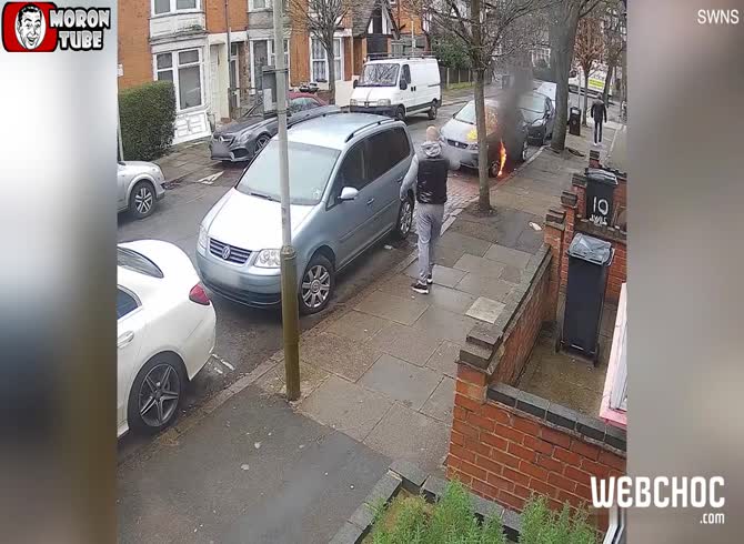 Video :During a violent street altercation, a man assaults the purported owner and sets a car on fire